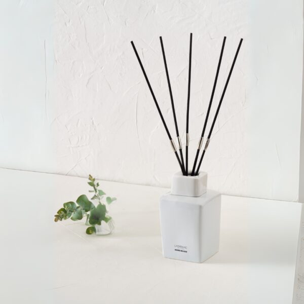 Ladenac Minimal BOISSE MOUSSE Reed Diffuser 1200ml in white ceramic